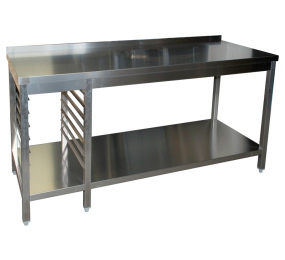 Arbejdsbord af rustfrit stål 2000 x 700 med bagkant og stik til GN1/1 i venstre side
