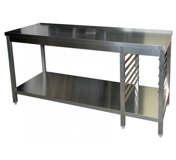 Arbejdsbord af rustfrit stål 2200 x 700 med stik til GN1/1 i højre side